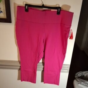 Livi Active Women's Hot Pink Capris